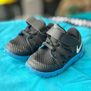Nike Kids Black and Blue Mesh Sneakers